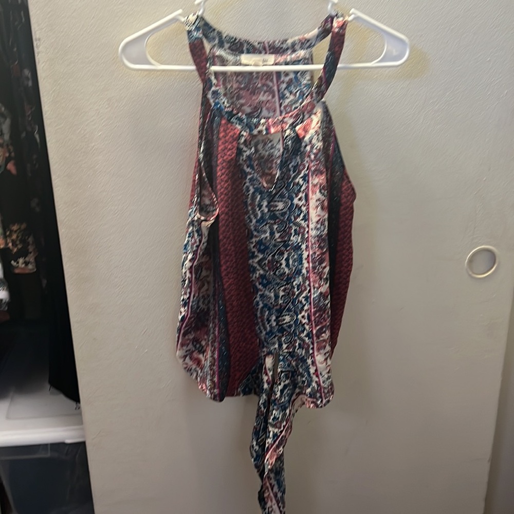 Halter tank top with bottom tie